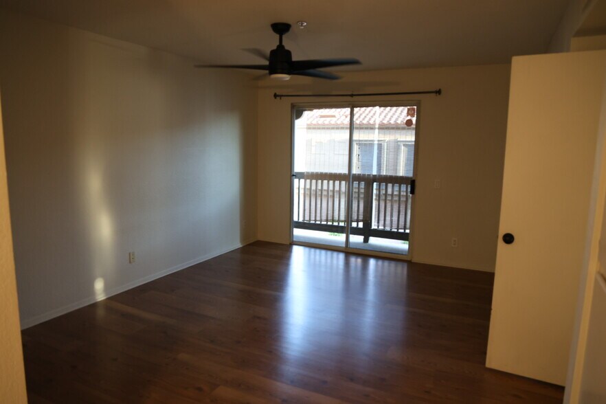 Building Photo - 155 N Cross Creek Rd