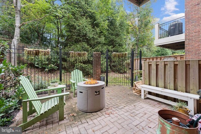 Building Photo - 1627 Colonial Hills Dr