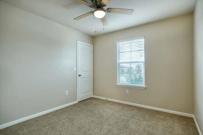 Building Photo - 232 Voss