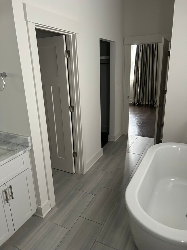 Building Photo - 606 Centerpoint Ln