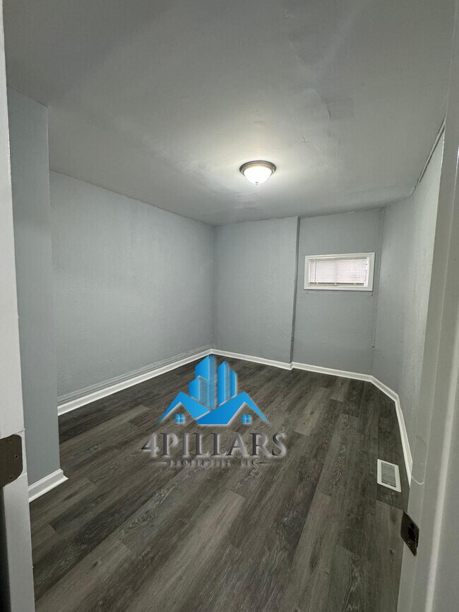 Building Photo - 3904 Deodar St