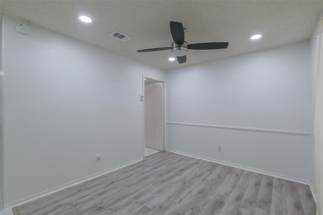 Building Photo - 5026 Algernon Dr