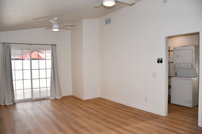 Building Photo - Parker (388) North