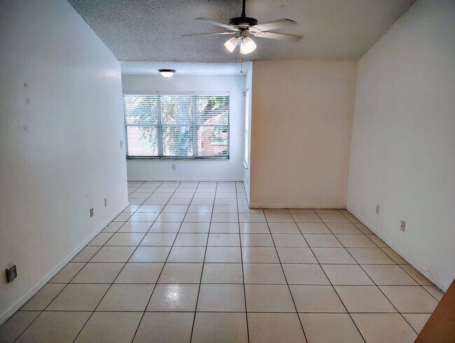 Building Photo - Venetian Place Condominium