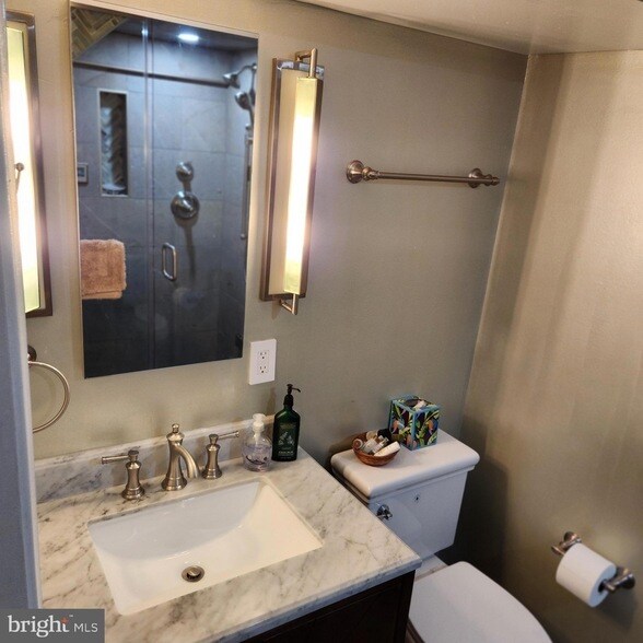 Building Photo - 4303 13th Pl NE