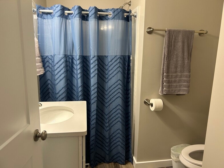 Building Photo - 617 E 3rd St