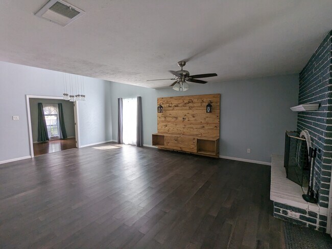 Building Photo - 944 Mossvine Dr