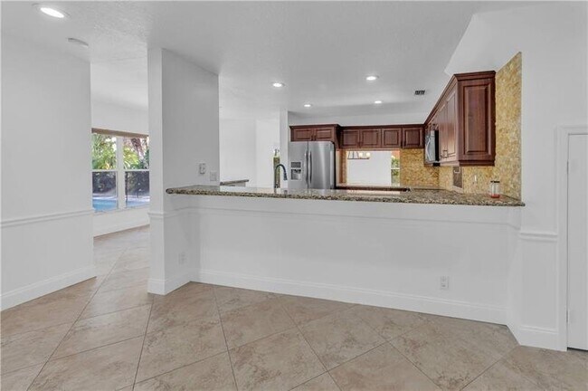 Building Photo - 9144 NW 43rd Ct