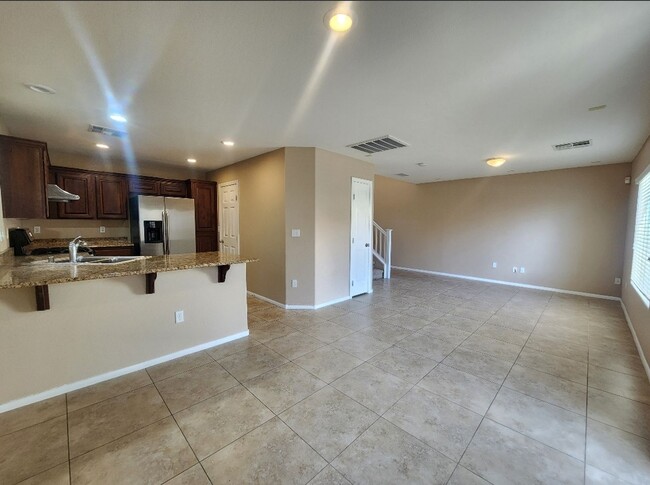 Building Photo - Charming 4-Bedroom Home in Las Vegas – Fre...