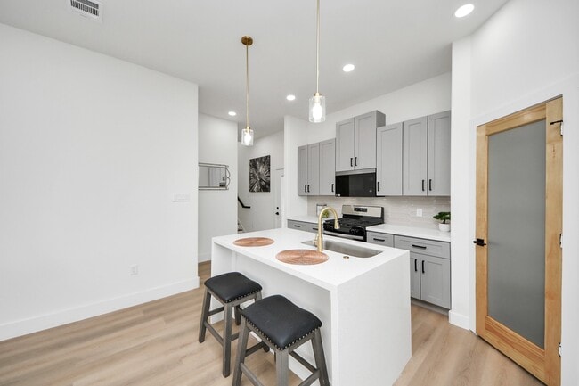 Building Photo - 8815 Edgar St