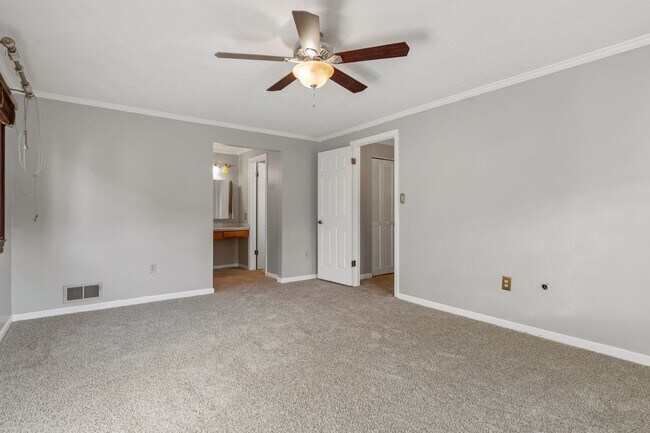 Building Photo - 104 Erin Ct