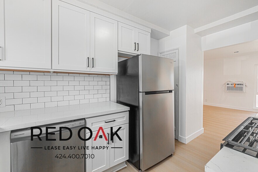 Building Photo - 1622 W 83rd St