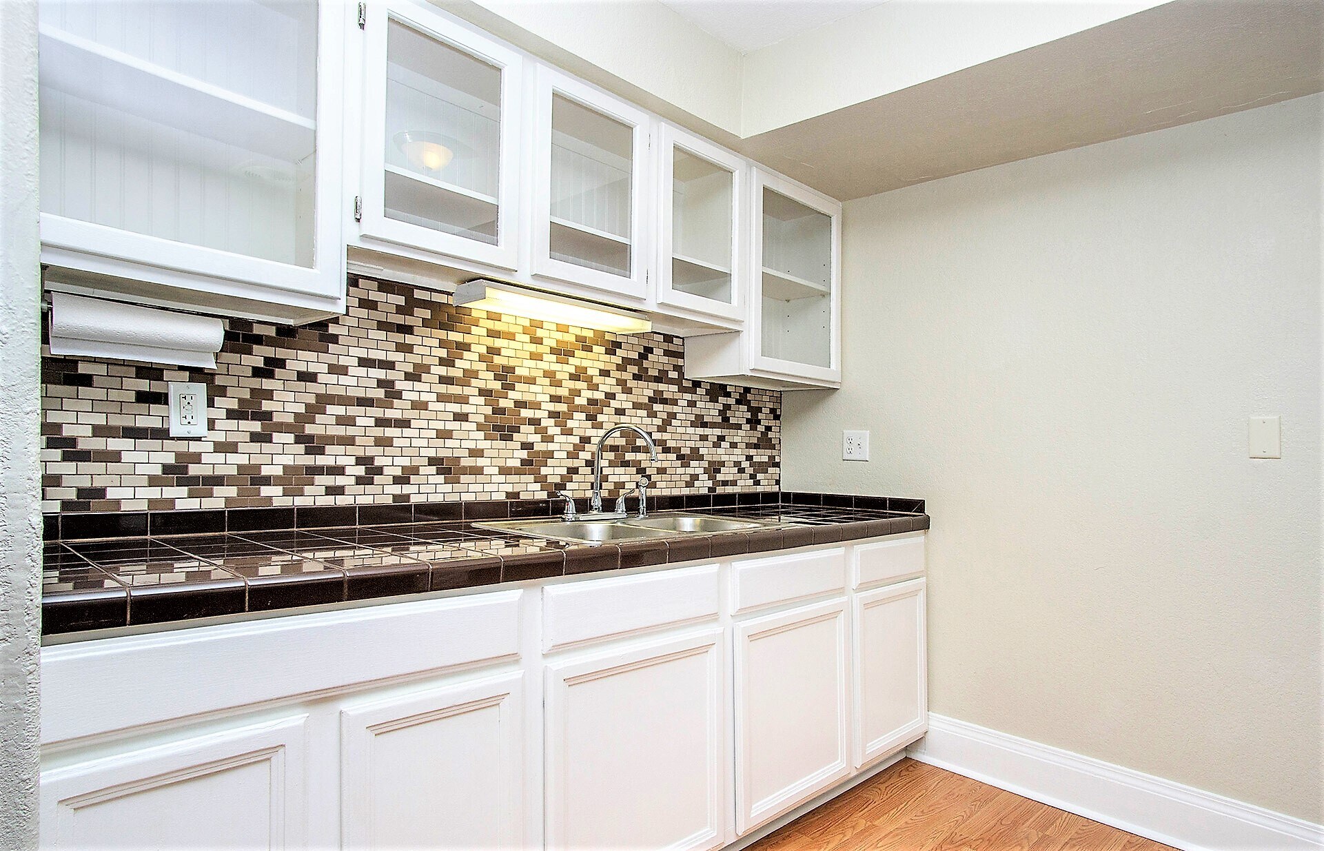 Custom Tile - 1209 Pine St