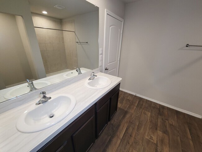 Building Photo - The price is right and the location is even better! Take a look TODAY at this like-new, 3/2, open...