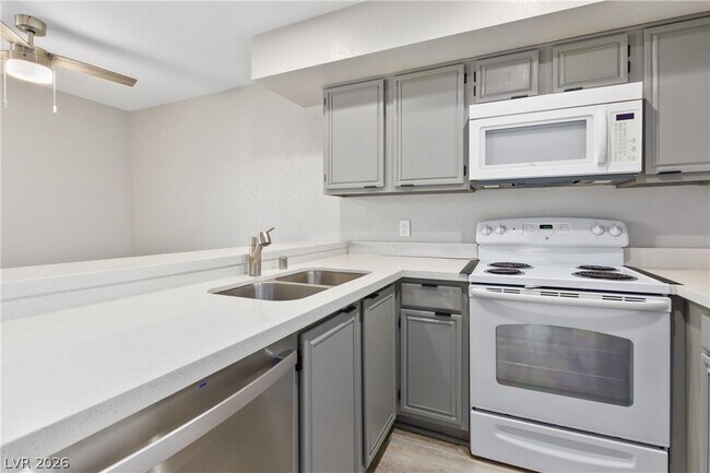 Building Photo - 2220 Pine Breeze Ln