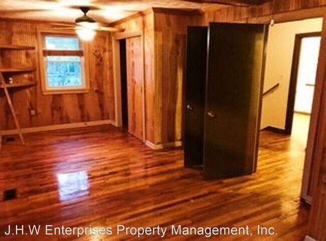 Building Photo - 3 br, 1 bath House - 2418 1/2 Laurel St.