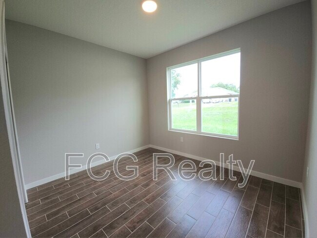 Building Photo - 10131 SW 41st Ave