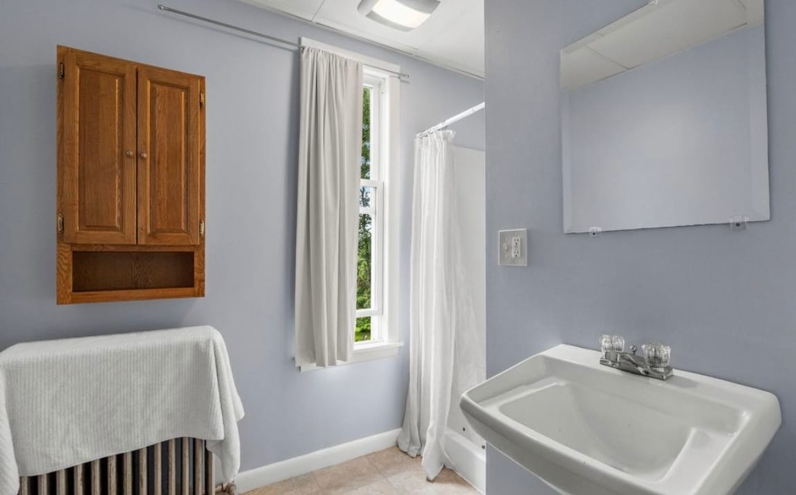 Building Photo - 41 Burbank St