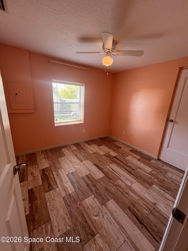 Building Photo - 1330 Lichty St