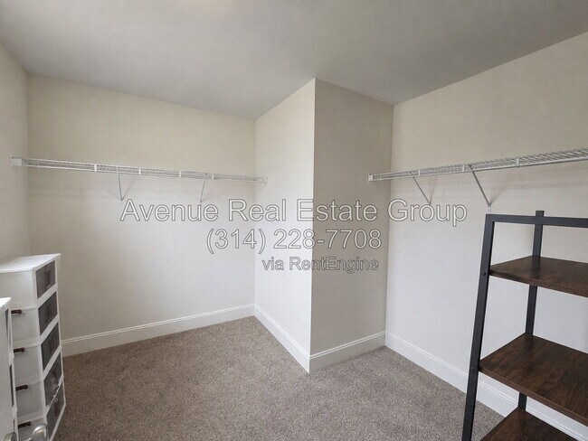 Building Photo - 3948 Blaine Ave
