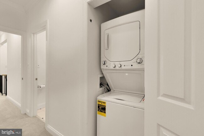 Building Photo - 1704 16th St NW