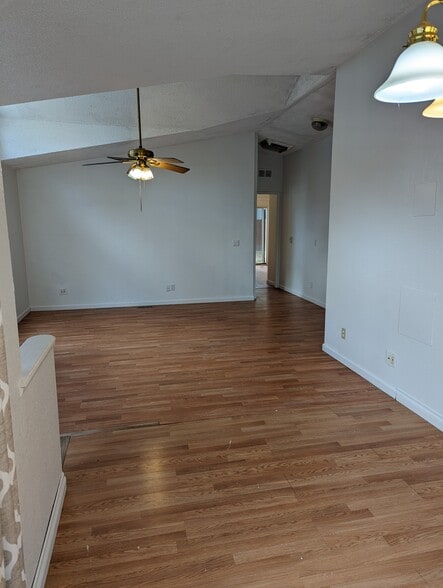 Building Photo - 514 Holbrook St