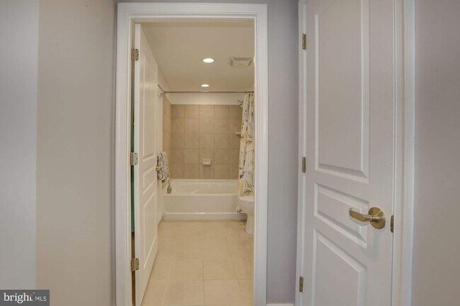Building Photo - 616 E Street NW Unit 718