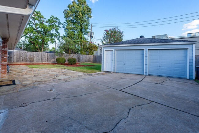 Building Photo - 10715 Wickersham Ln