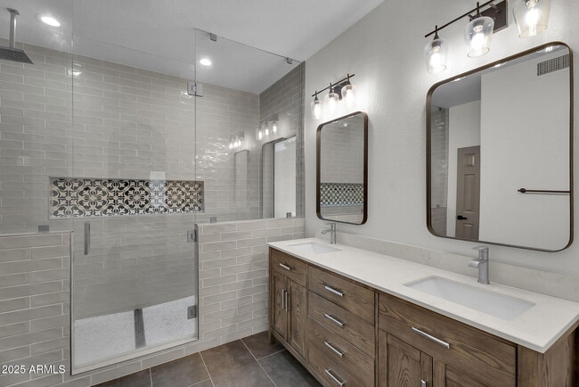 Building Photo - 6245 E Star Valley St