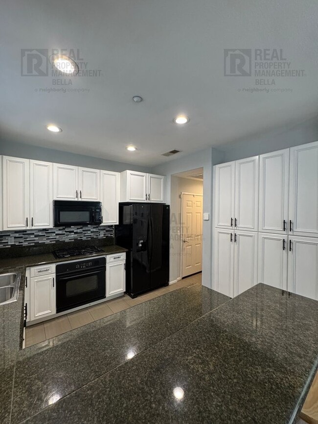 Building Photo - Resort-Style Living Awaits in This Spacious Canyon Hills 3-Bedroom Condo