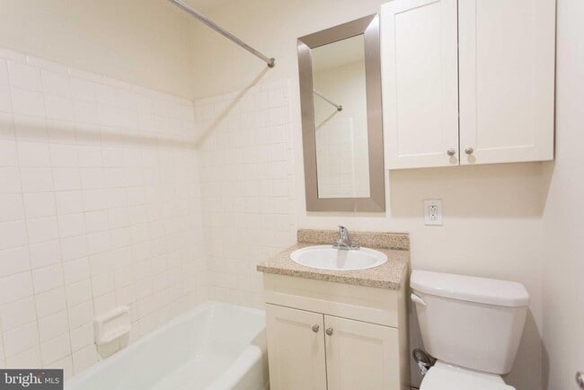 Building Photo - 723 Spruce St