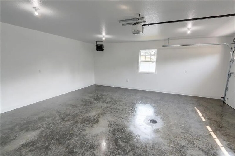 Building Photo - 10248 N Olker Rd