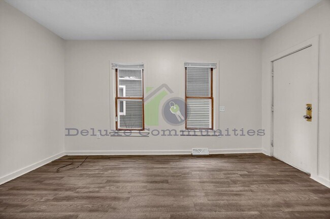 Building Photo - Spacious 4 Bedroom- Whole Home!