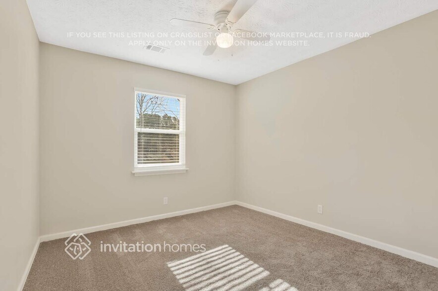 Building Photo - 5370 Zachary Dr