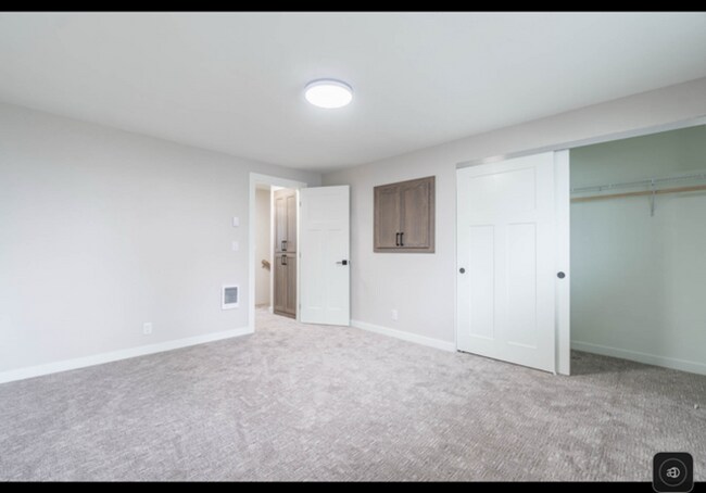 Building Photo - 118 S 53rd St
