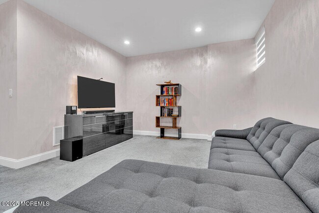 Building Photo - 47 McCormick Ave N