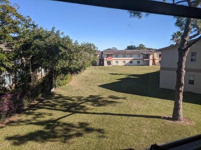 Building Photo - 1846 Abbey Rd