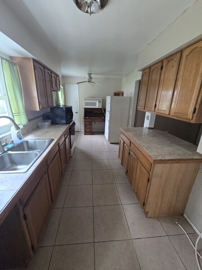 Building Photo - 3638 Dovetail Ln S