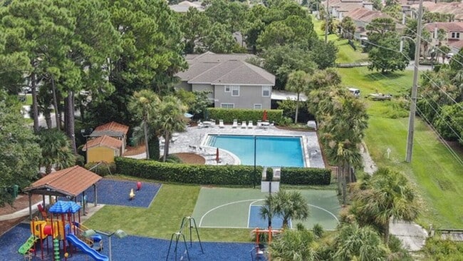 Building Photo - Spacious unfurnished 4B/3B home in Gated Community of Emerald Lakes