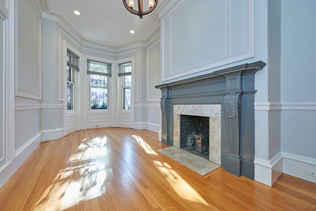 Building Photo - 313 Marlborough St
