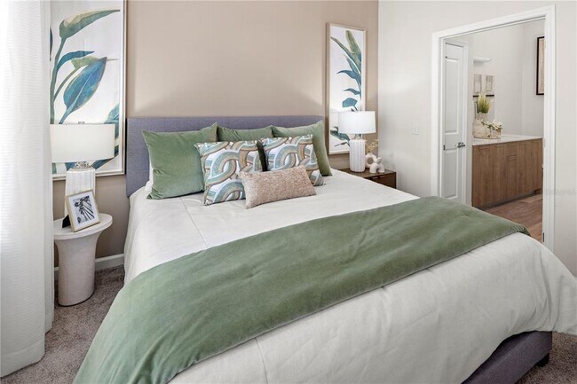 Building Photo - 5256 International Dr