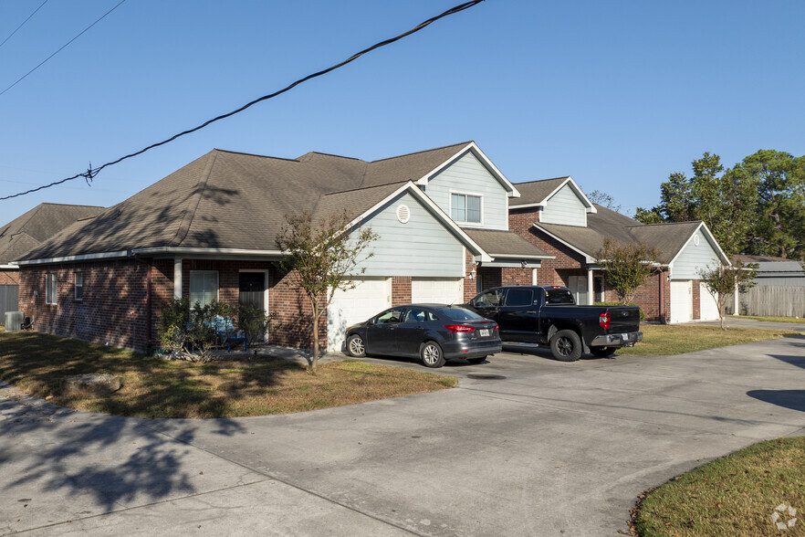 Building Photo - Humblewood Apartments