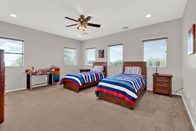 Building Photo - Stylish Home with Loft, Den, Great Room & ...