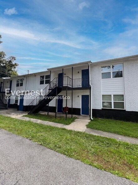 Building Photo - 969 Forest Ave
