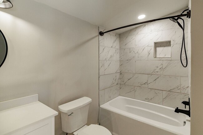 Building Photo - Beautiful Ranch Home in Prime Jefferson Location – Pet Friendly!