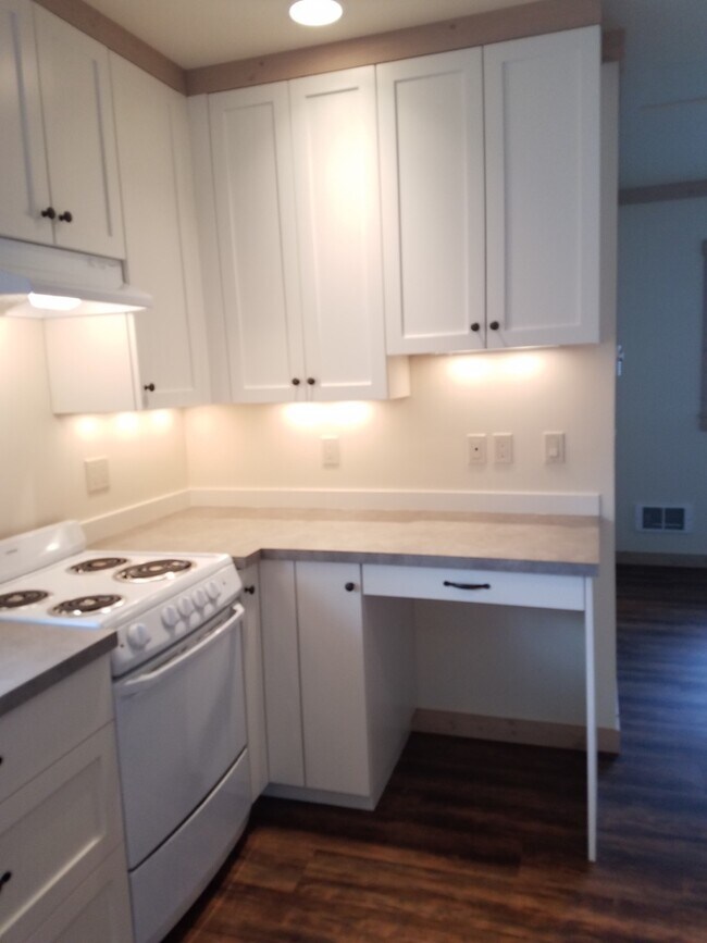 Building Photo - Studio Apartment in Poulsbo - All Utilitie...