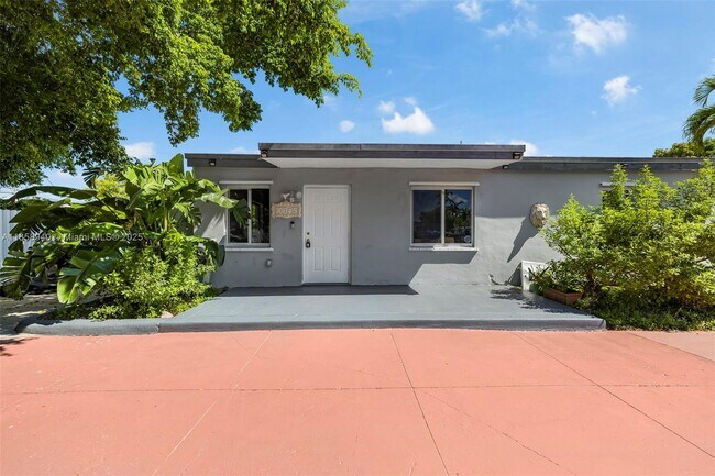 Building Photo - 10045 SW 51st Terrace