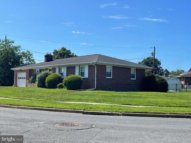 Building Photo - 624 Gayle Dr