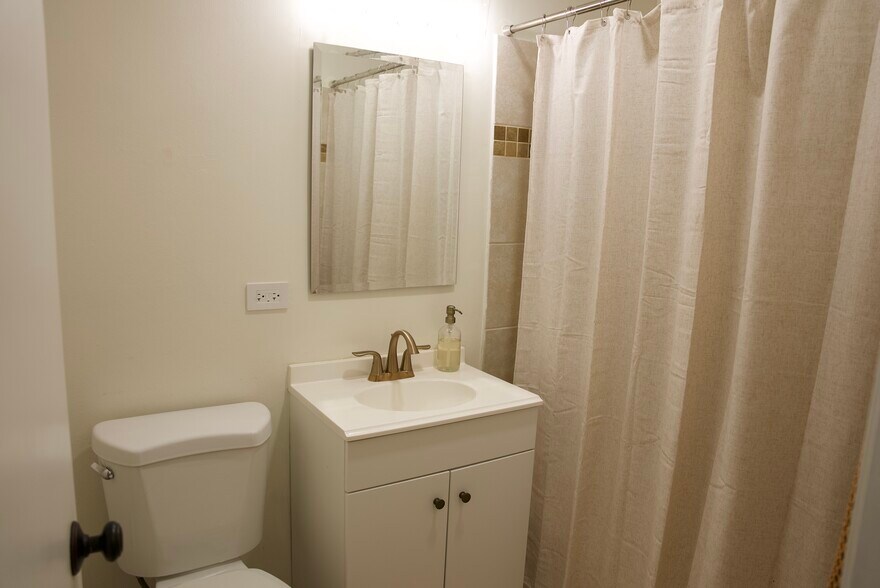 Building Photo - 1450 Sandpebble Dr