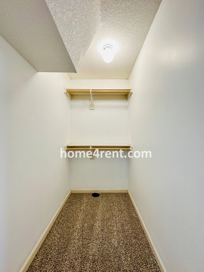 Building Photo - Beautiful Home in Blue Valley Schools w/ Wood Floors, Finished Basement and a Peaceful, Private F...